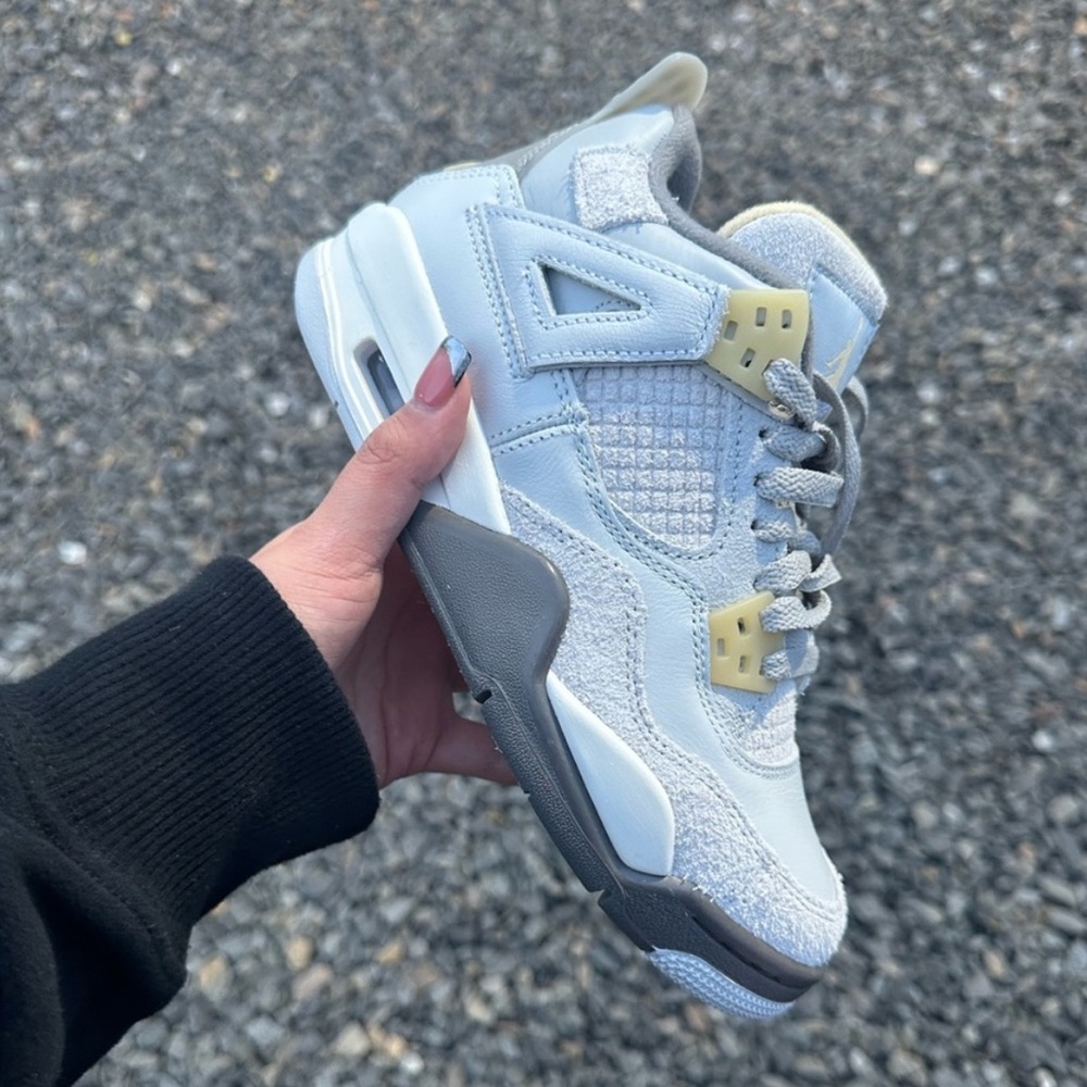 Authentic! Brand new! Jordan 4 Retro SE Craft photon Dust (GS)